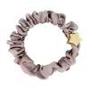 By Eloise London Silk Scrunchie Gold Star Gumka do włosów dla kobiet 1 szt Odcień Iced Latte