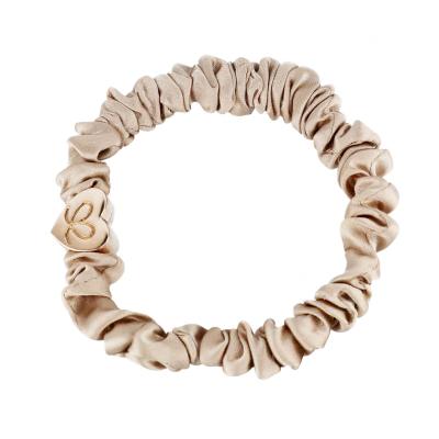 By Eloise London Skinny Silk Scrunchie Gold Heart Gumka do włosów dla kobiet 1 szt Odcień Sand