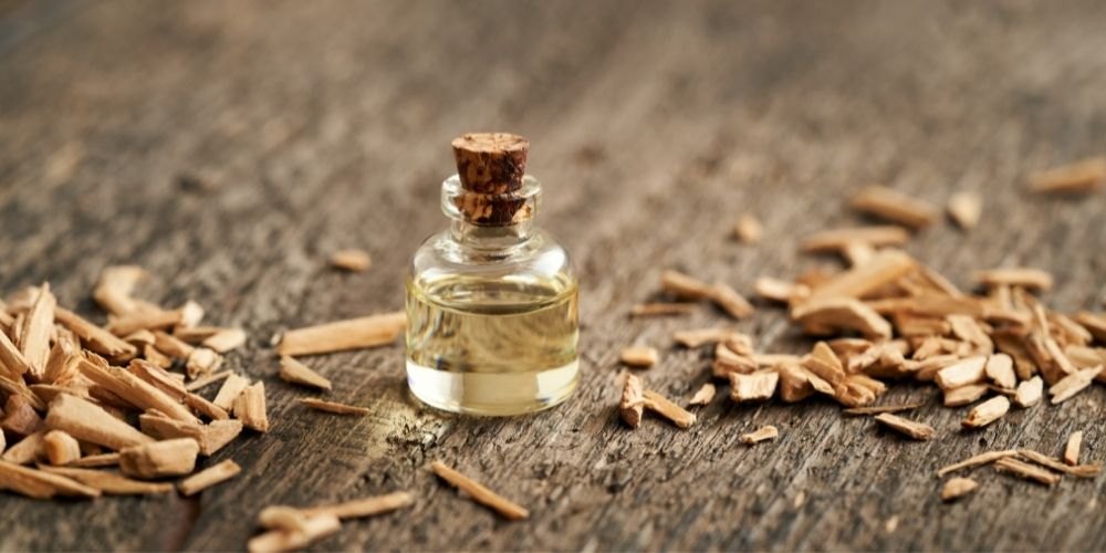 Olejek z drzewa cedrowego