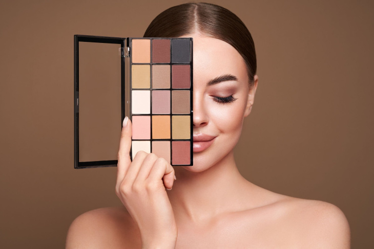 Jak nanosić cienie do powiek