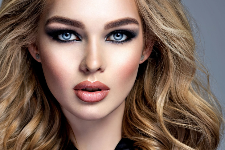 Przydymiony makijaż oka